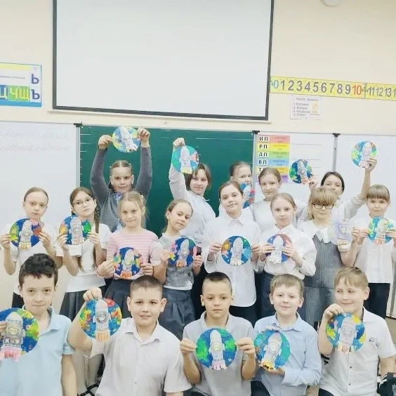 🌌 Наши младшие лицеисты участвуют во Всероссийской акции «Путь в космос»!  ✨ Акция посвящена Дню кос