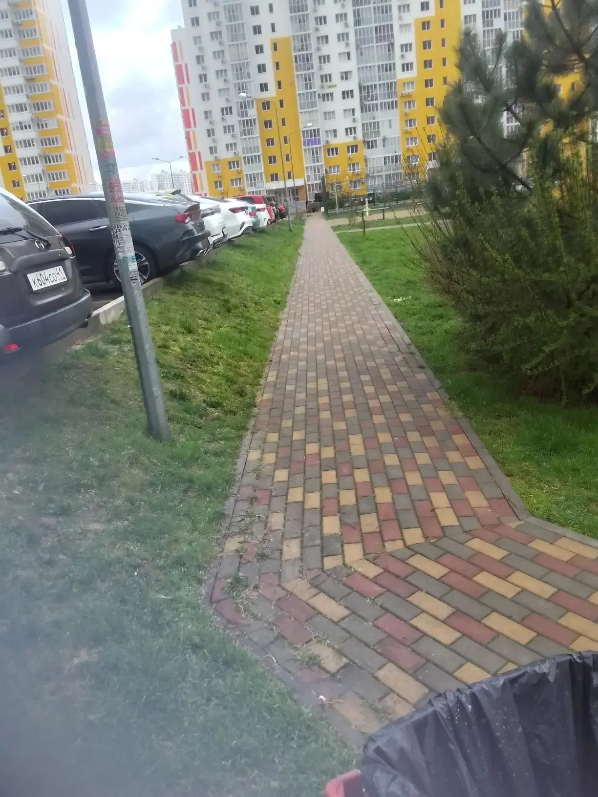 🌷 Уважаемые жители наших  домов по адресу : адмирала Пустошкина✨  Напоминаем, что уборка территории 