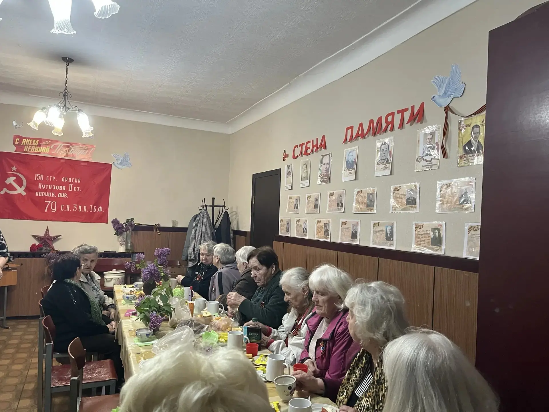 «На солнечной поляночке»: в ГБУСО КЦСОН города Шахтерска прошёл «Фронтовой привал»