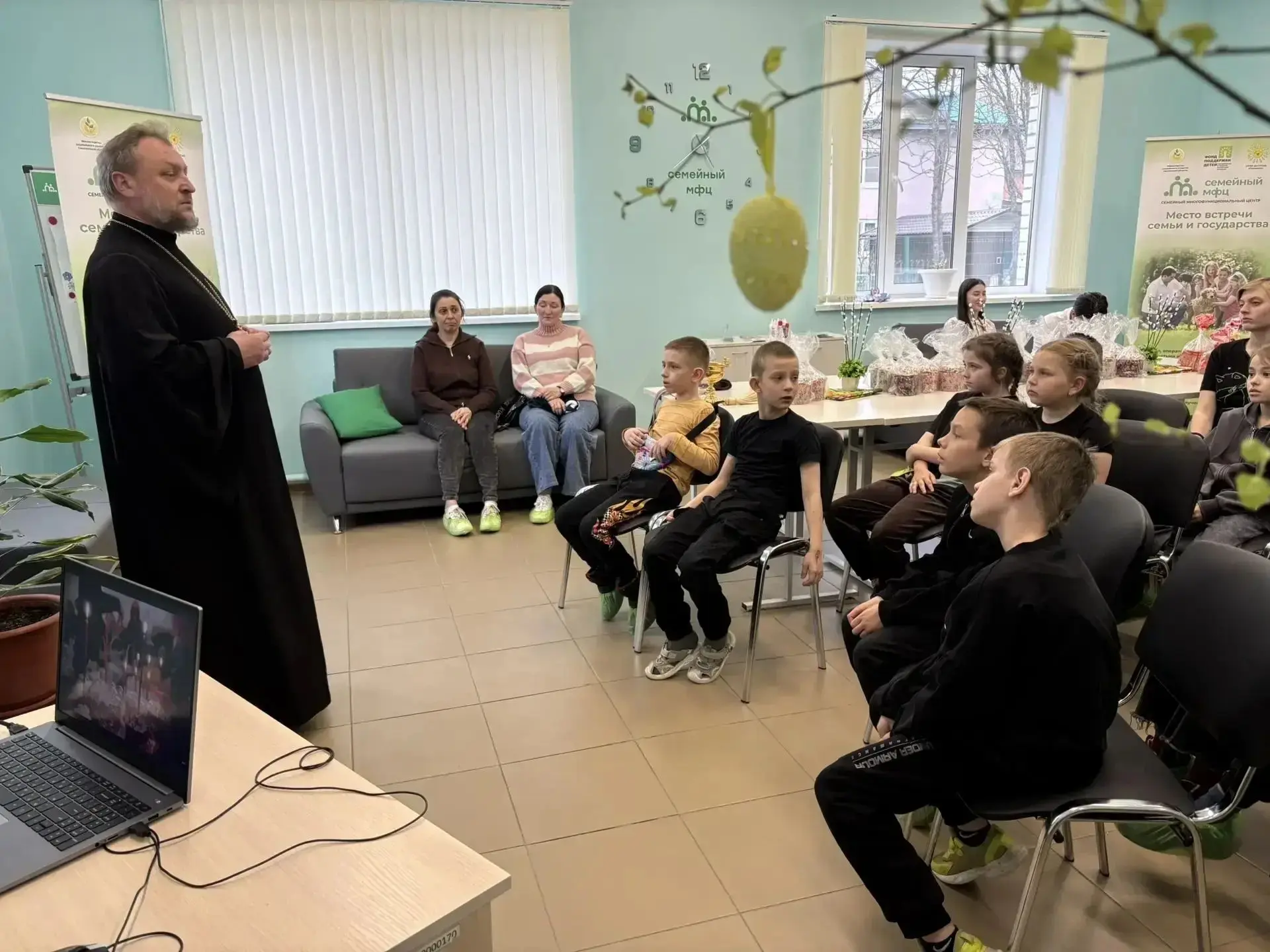 ✨Значение и традиции Пасхи ⁣ 🏡В Семейном МФЦ СОГБУ ДЦ СПСиД "Солнышко" прошла особенная встреча, пос