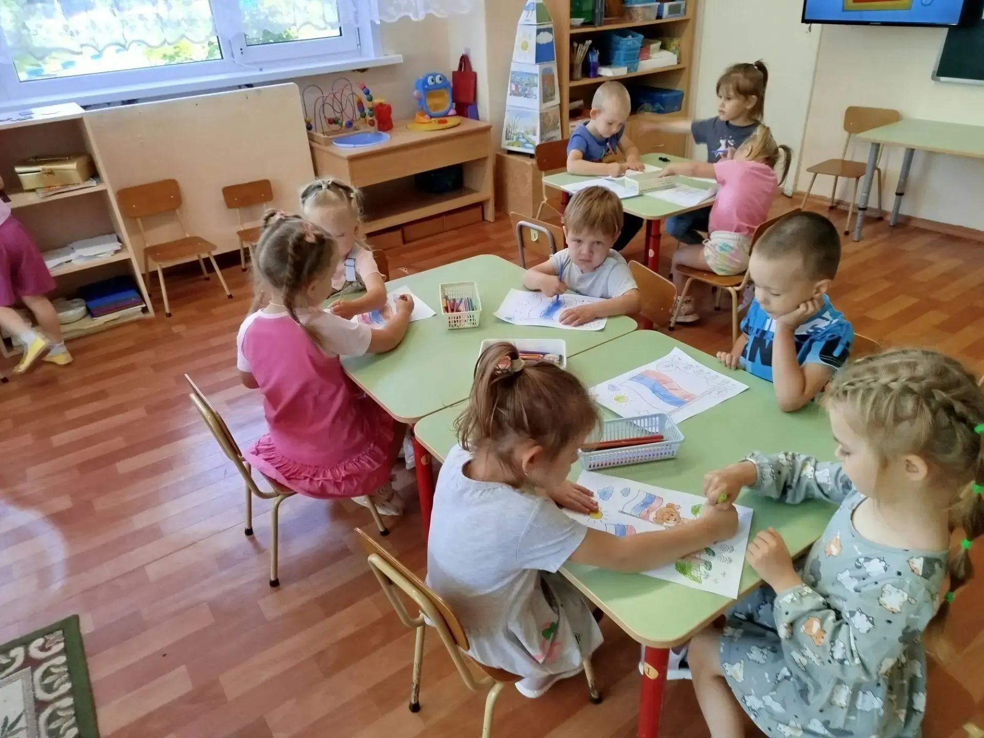 🇷🇺️ С днём Государственного флага! Белые, синие, красные — наши главные цвета!