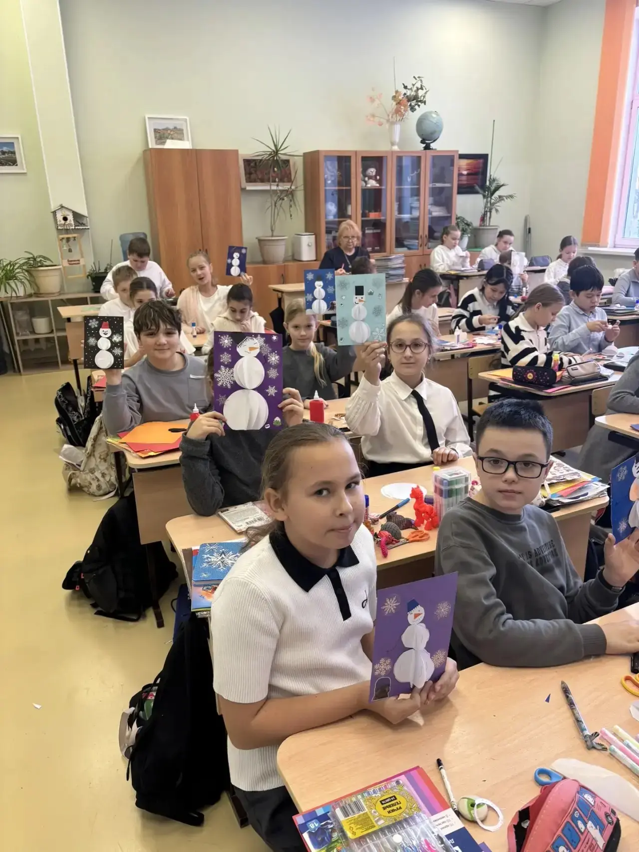 Сегодня в нашей школе прошёл День Снеговика, который мы отмечаем уже третий год.   Дети обожают  акт