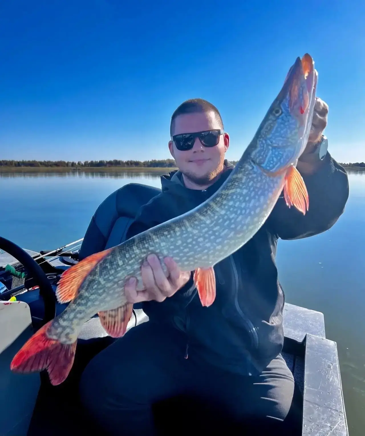 Тюменские рыбаки делятся осенним уловом 🐟