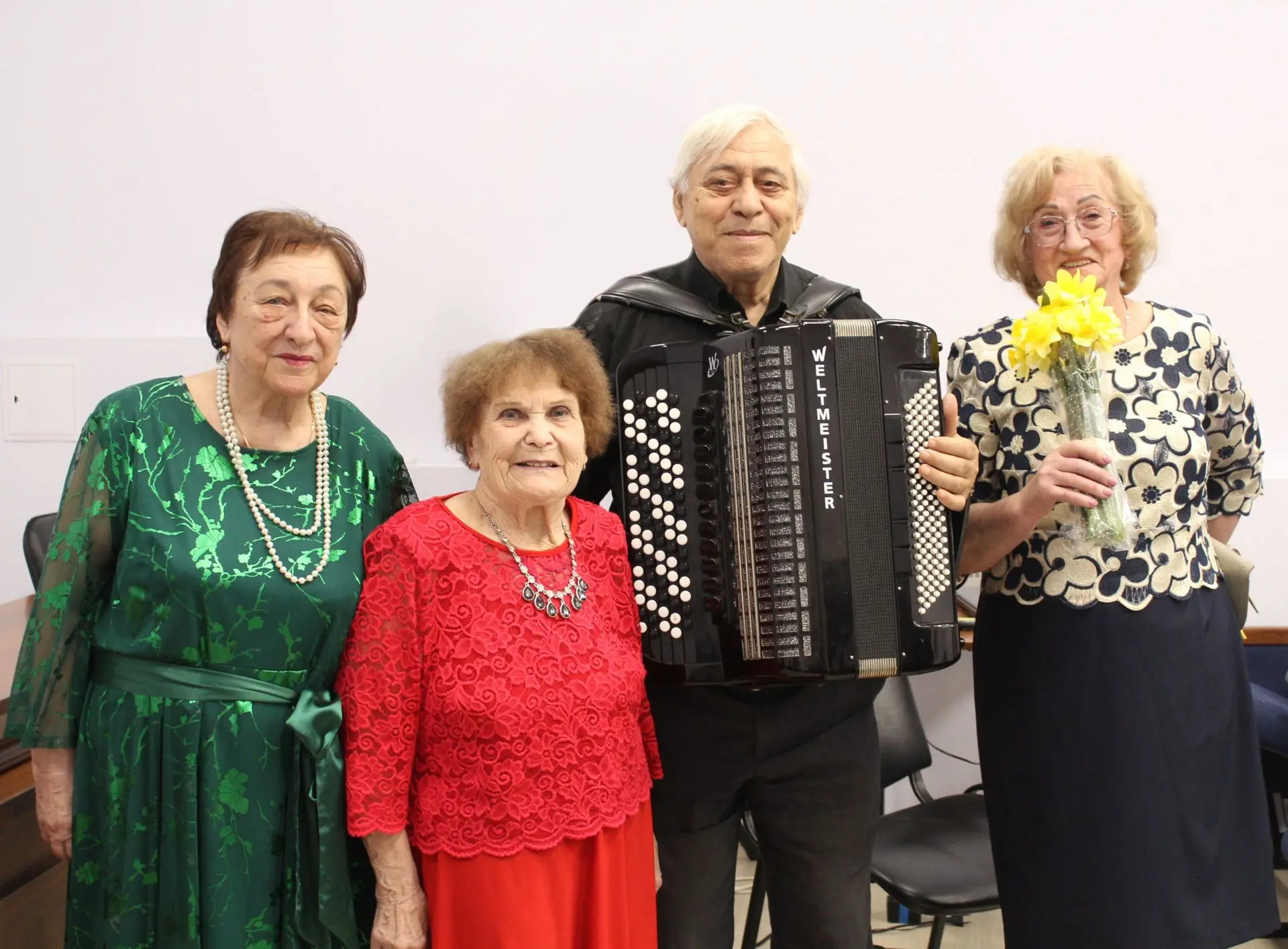 Когда душа поет, а баян звучит уже 77 лет🎶