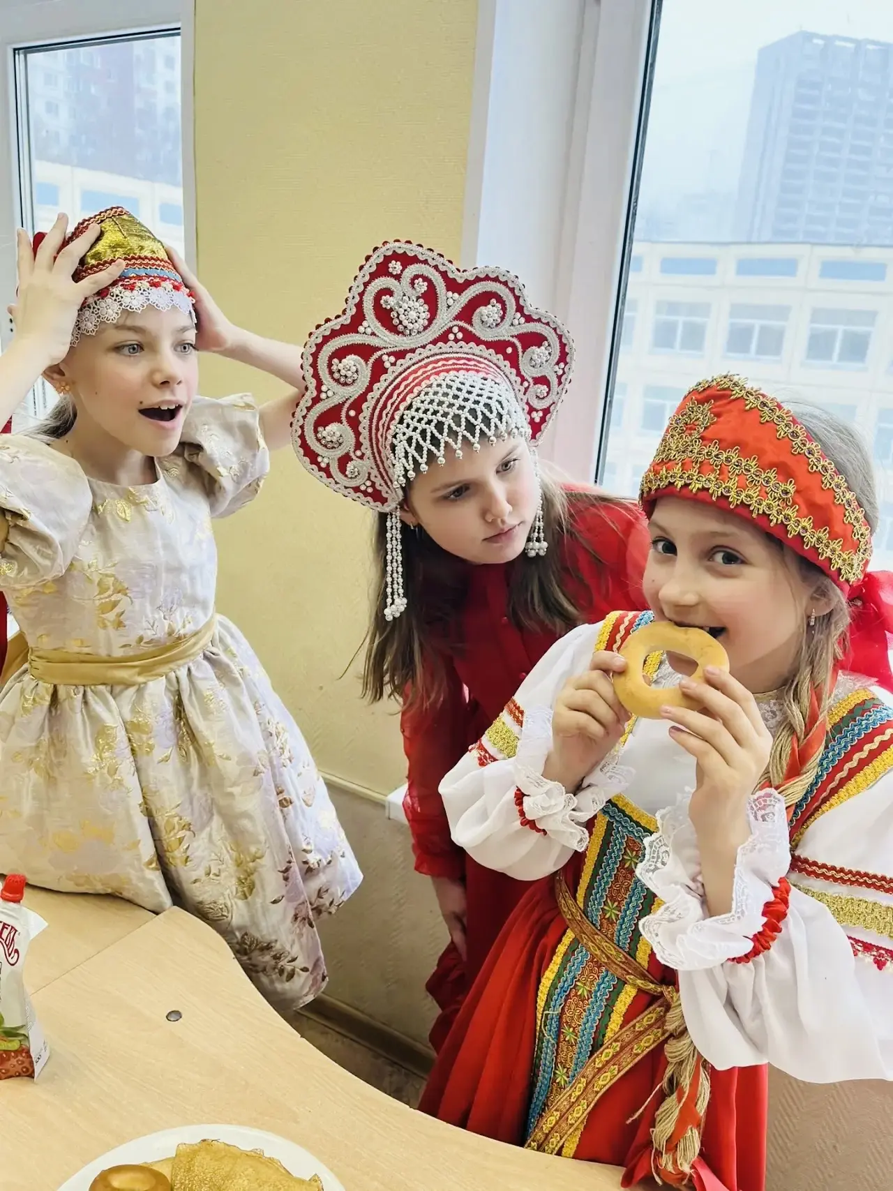 Как мы зиму провожали - Широкая Масленица в нашей школе!  ☀️В нашей школе прошла по-настоящему яркая