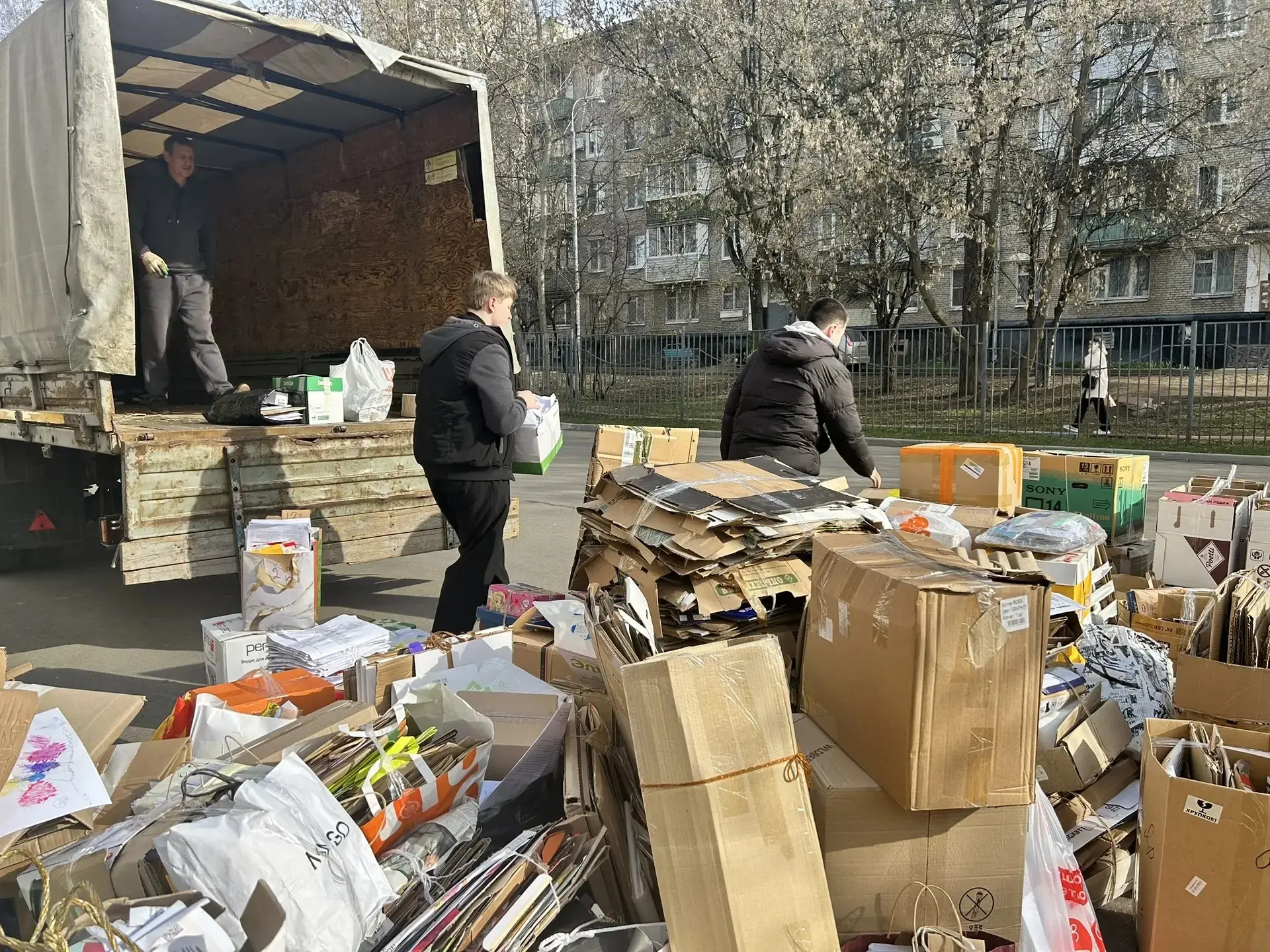 🔥 «Бумажный бум» в Школе №1246: Экология начинается с нас!   Вся неделя в нашей школе начиналась с н