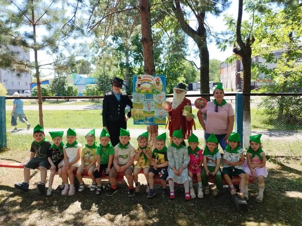 Лето — самая прекрасная пора для игр и прогулок. Но наши юные «Эколята- защитники природы» знают, чт