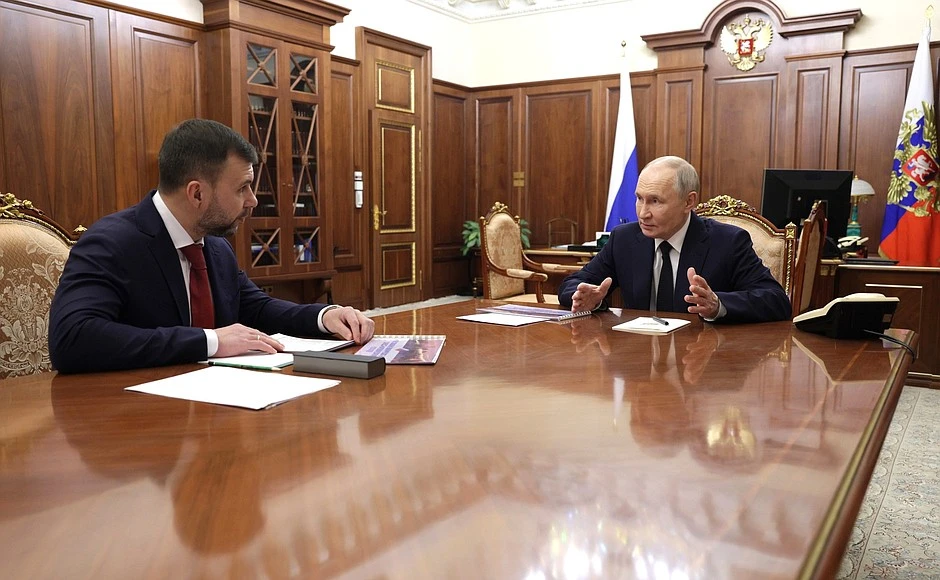 «Стараюсь не злоупотреблять»: Денис Пушилин рассказал, как часто звонит Владимиру Путину