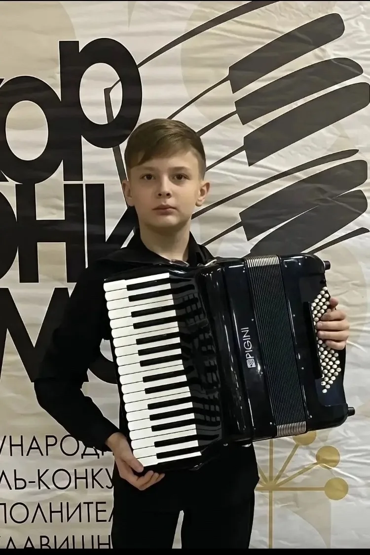 Воспитанник Детской школы искусств Благовещенска вновь стал стипендиатом Главы Республи...