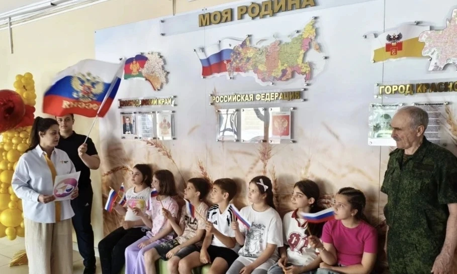 Советники директора по воспитанию и взаимодействию с детскими общественными объединениями вместе с а