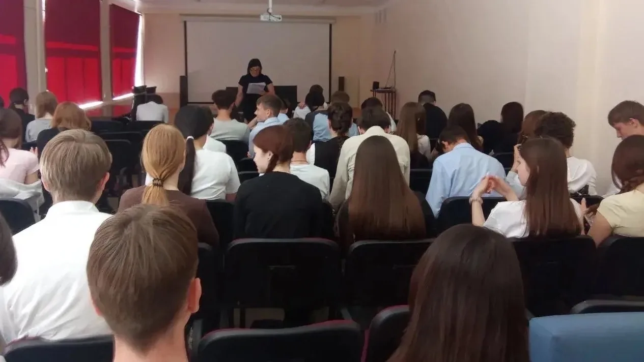 🚨 «ЭТО НЕ ШАЛОСТЬ: ОТВЕЧАЕМ ПО-ВЗРОСЛОМУ» — занятие для девятиклассников в школе №8

В МАОУ СОШ №8 