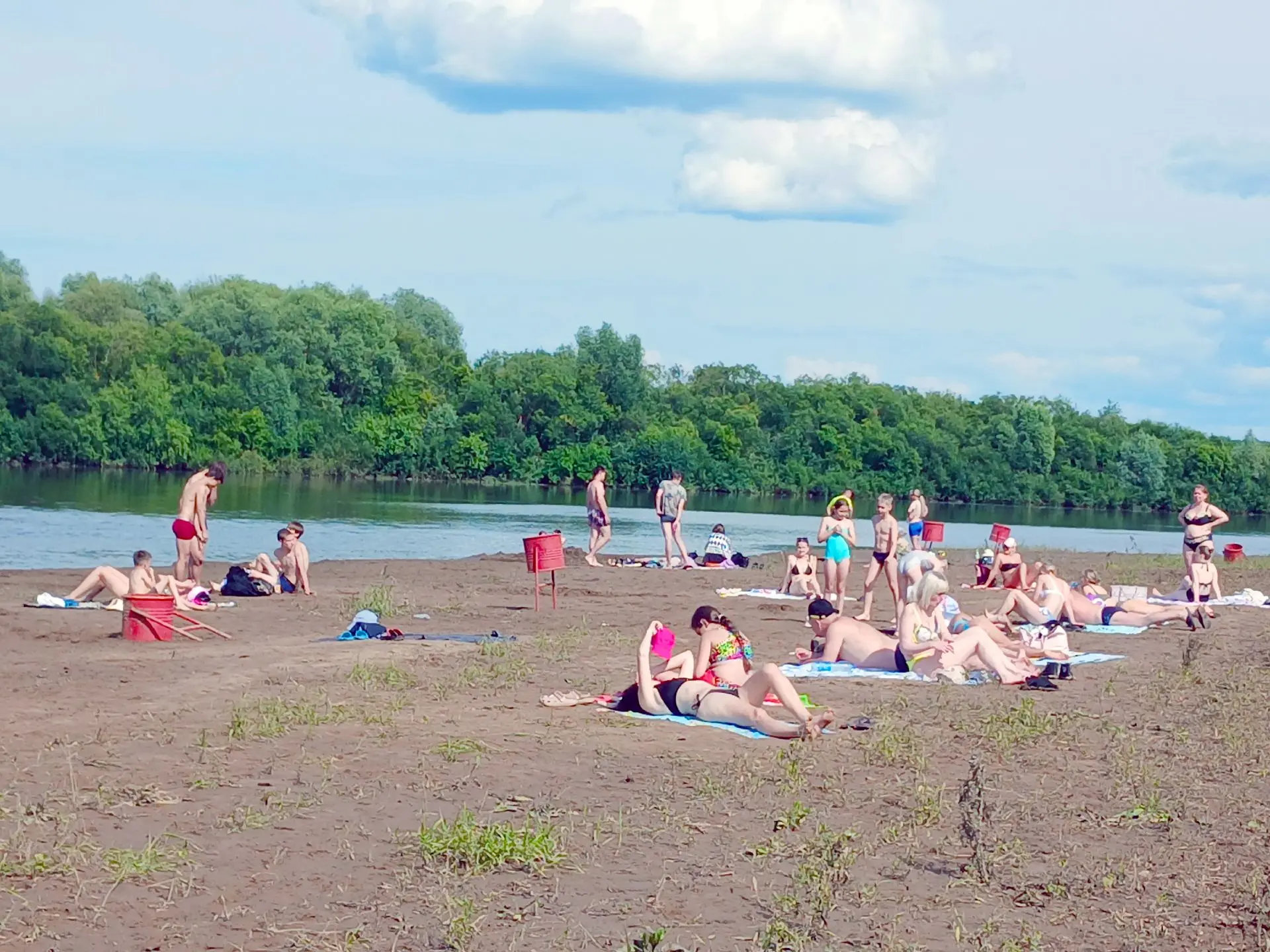 Вода на городском пляже небезопасна для купания