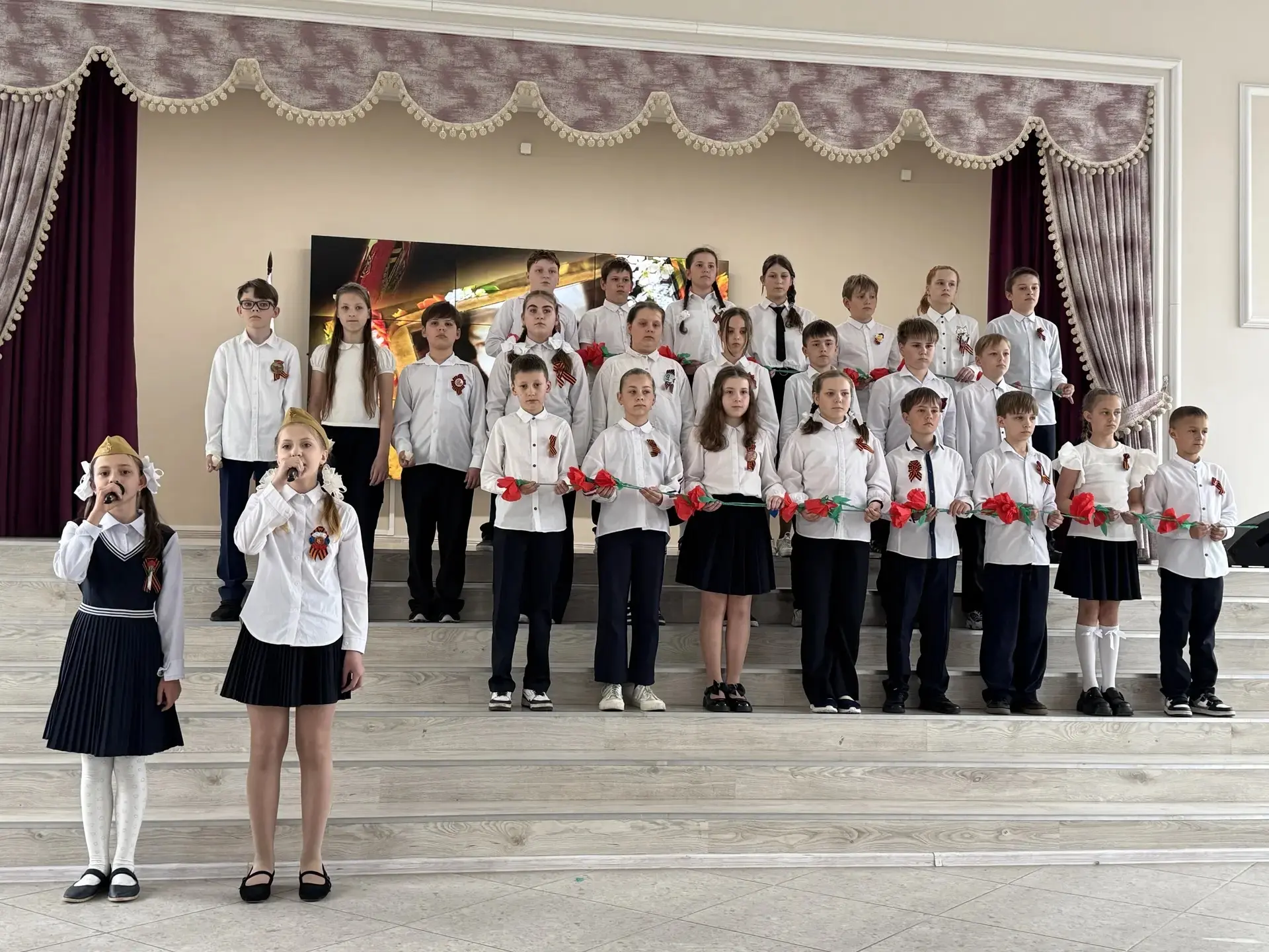 🎶 Победная весна: 81 год спустя  7 мая в актовом зале нашей школы состоялся праздничный концерт «Поб