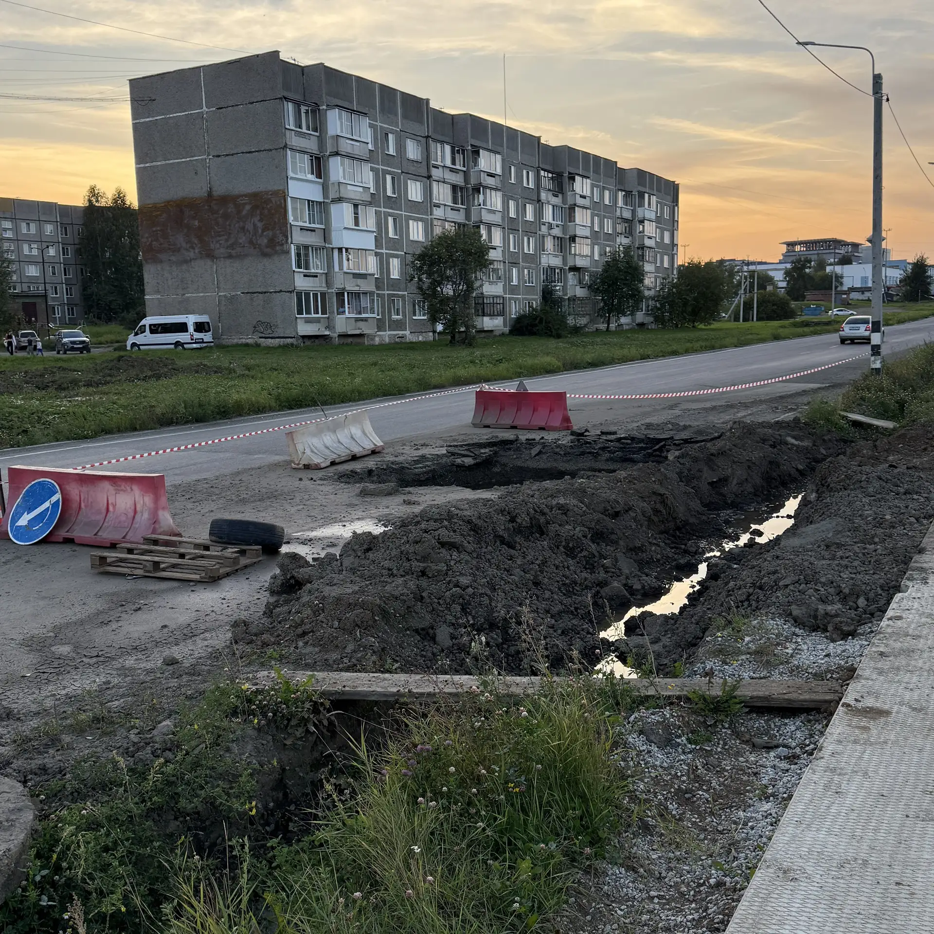 За «родник» на Районной все таки взялись коммунальщики 🤩