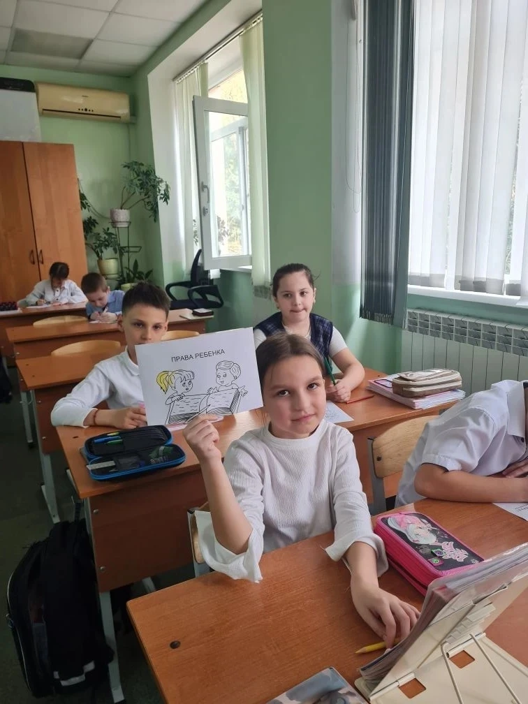 В МОБУ Гимназии №9 имени Н. Островского (1 корпус) в начальной школе в рамках Недели правовых знаний