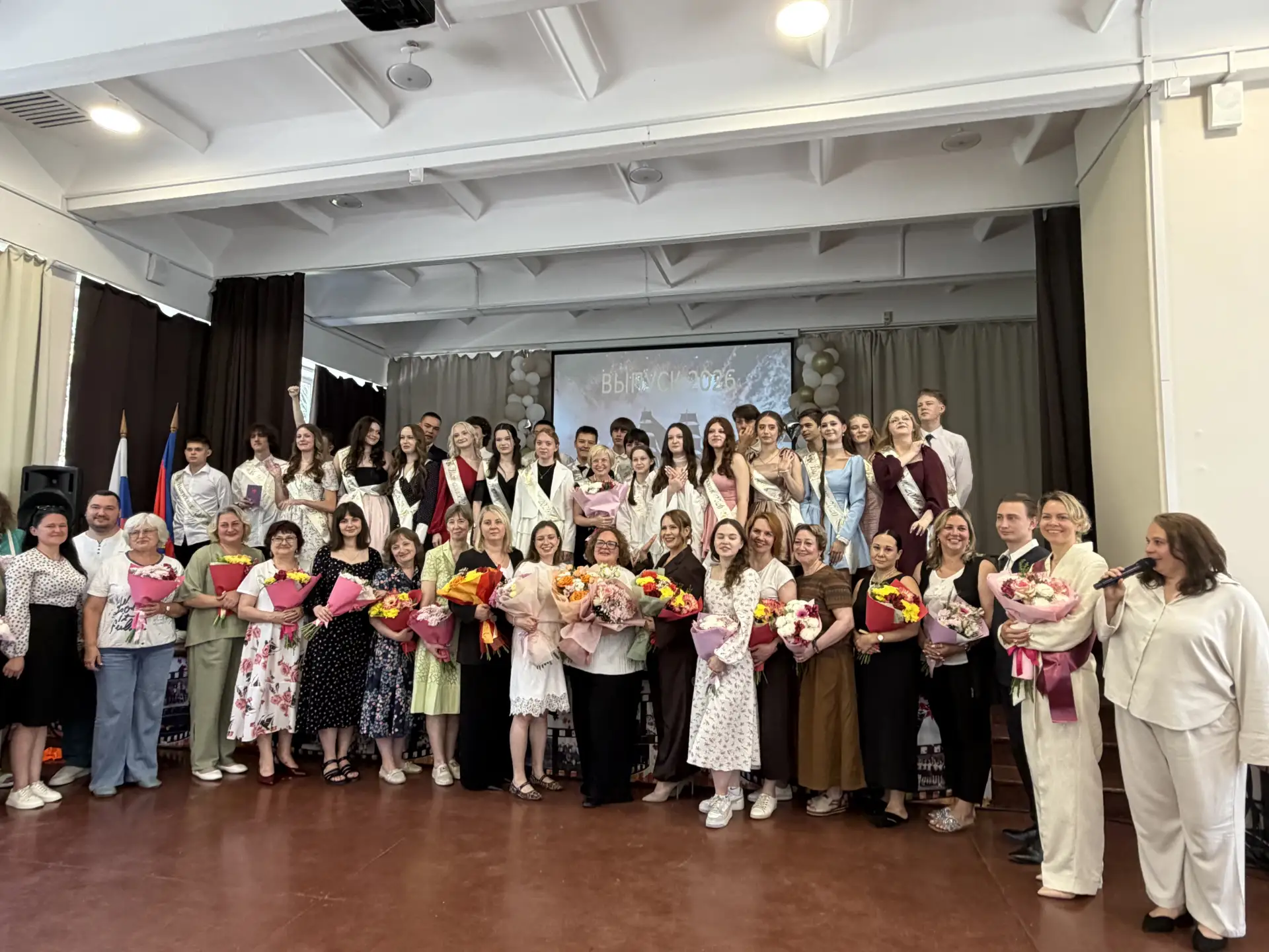 🎉 Торжественное вручение аттестатов — день, который запомнится навсегда! 🎉Сегодня особенный день: 