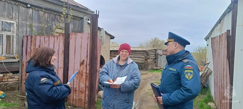Безопасность в частном секторе: работа МЧС по предотвращению возгораний в Борском районе   Хозяйстве