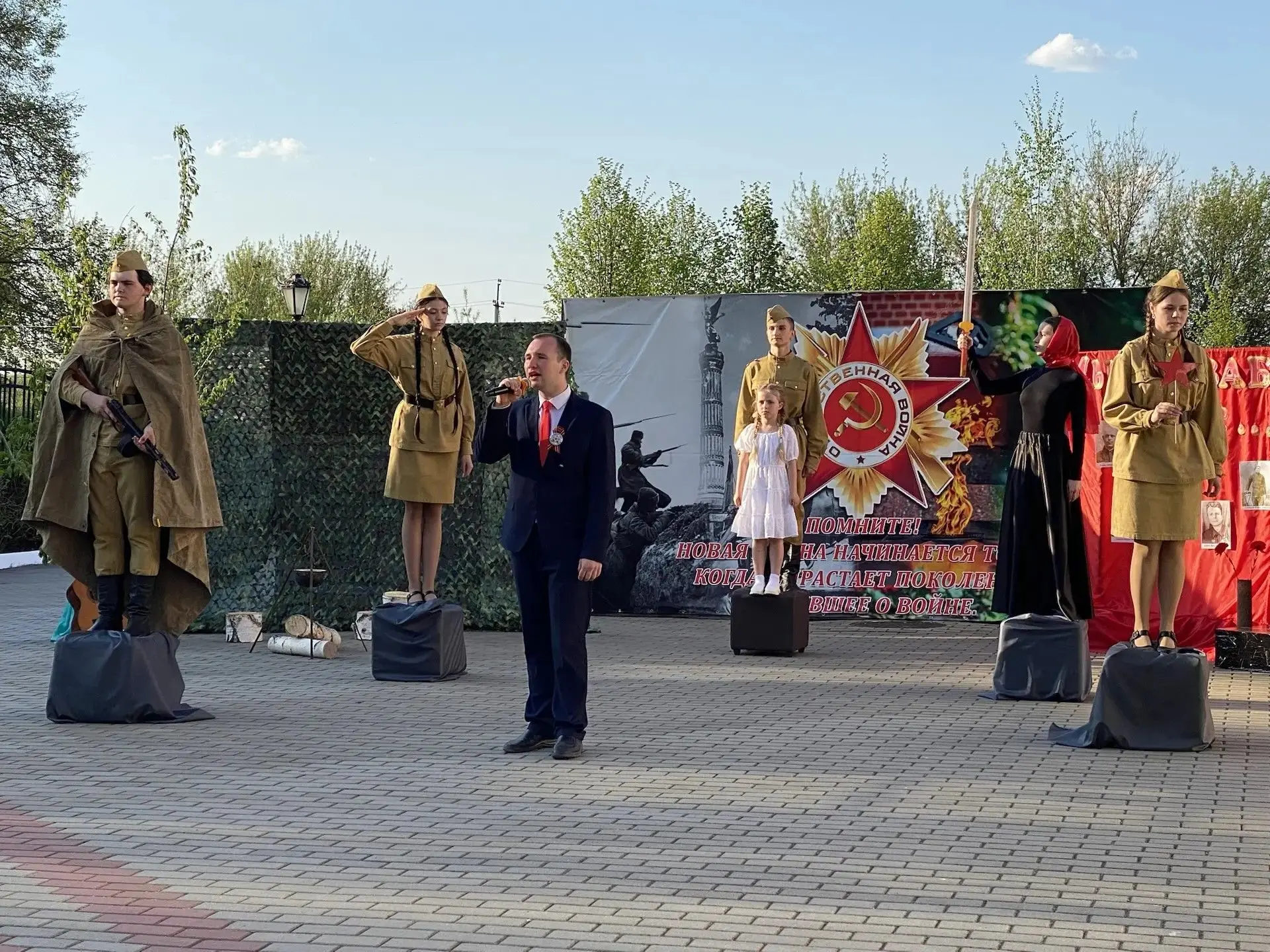 Сегодня, в канун Дня Победы, учащиеся и преподаватели Касторенской школы №1 провели акц...