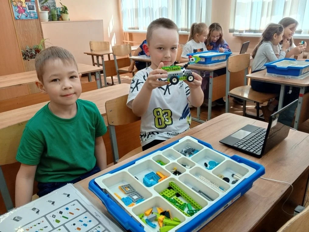 🏊‍♂️Утро началось с похода в бассейн! Дети с радостью плескались, играли и освежались,...