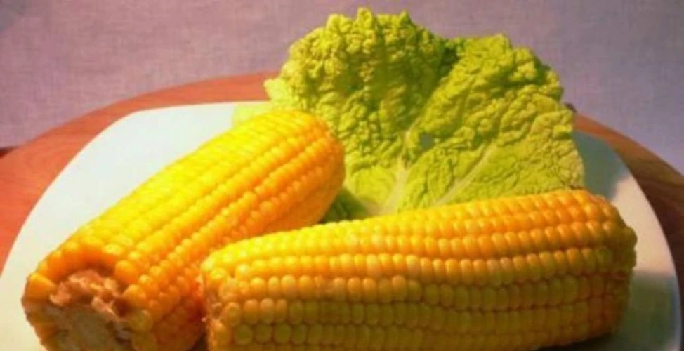 ВАРЁНАЯ КУКУРУЗА

Ингредиенты:
 Кукуруза – 2 шт
 Соль – по вкусу
 Вода — 0,5 л.

Приготовление:
 В п