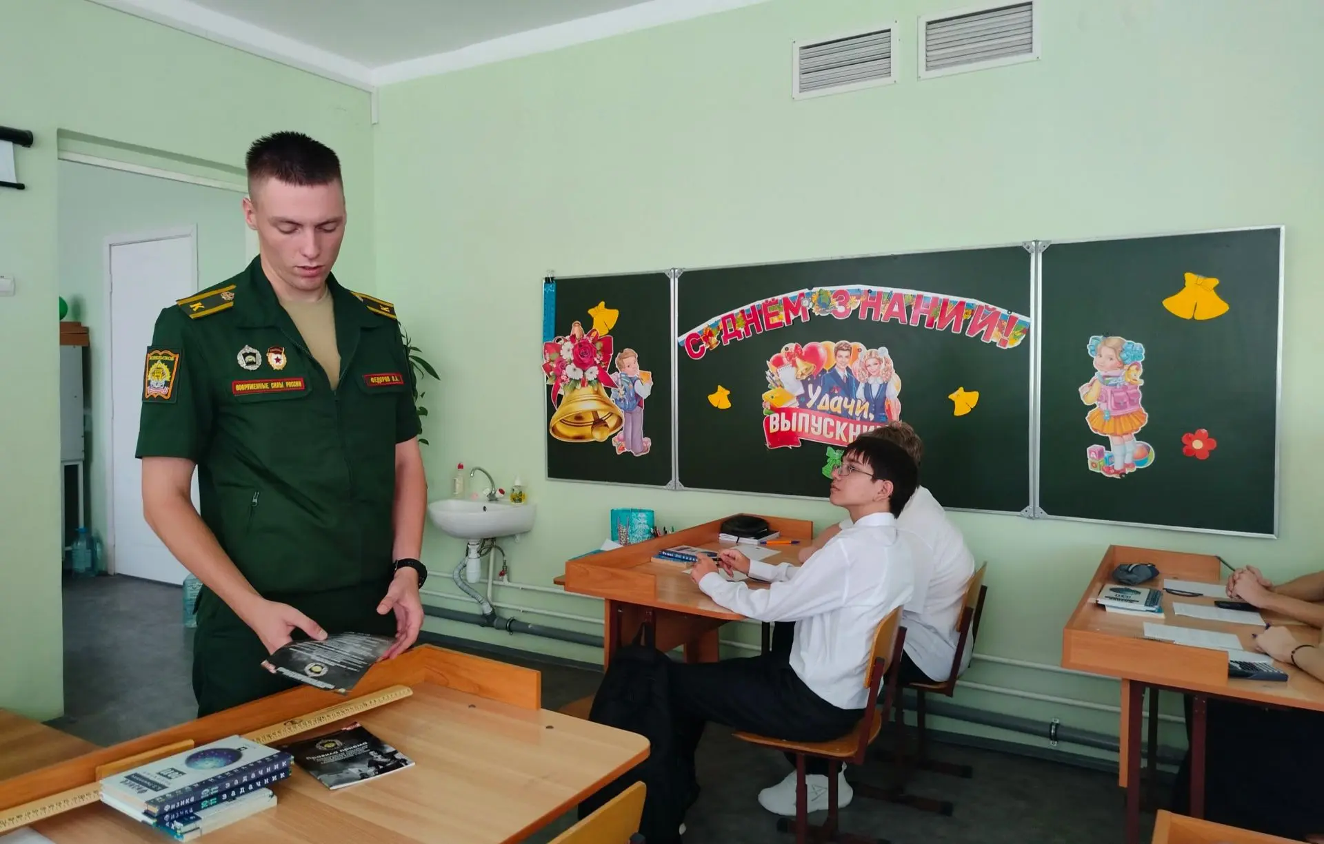 День добрых дел, и встреча с выпускником школы, ныне курсантом Нижегородского гвардейск...