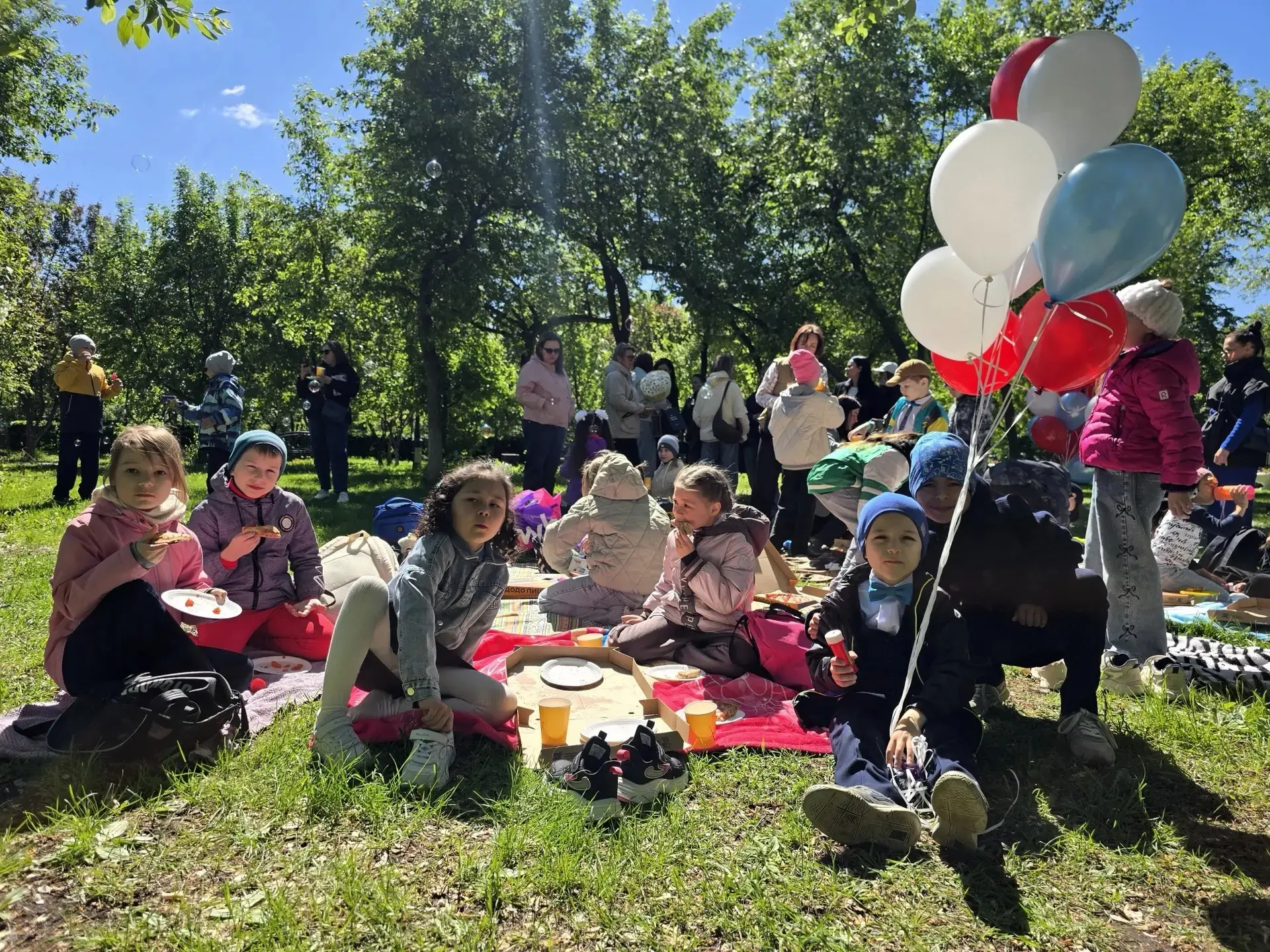 🎈✨ Пикник в честь окончания 1 класса!✨🎈  👉 На днях ребята 1 «Д» класса вместе с родителями устроили 