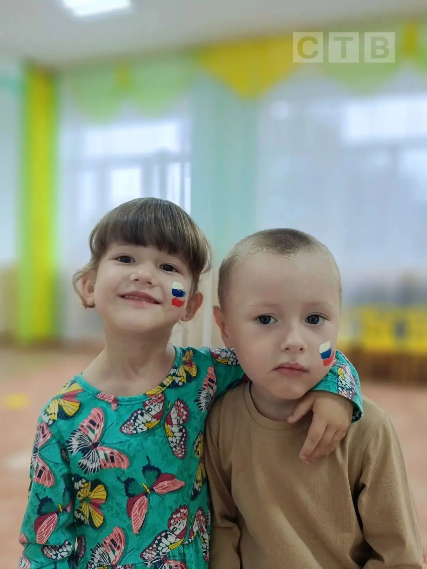 🇷🇺🇷🇺🇷🇺От чего, от чего день такой прекрасный? У меня в руках флажок — белый, сини...