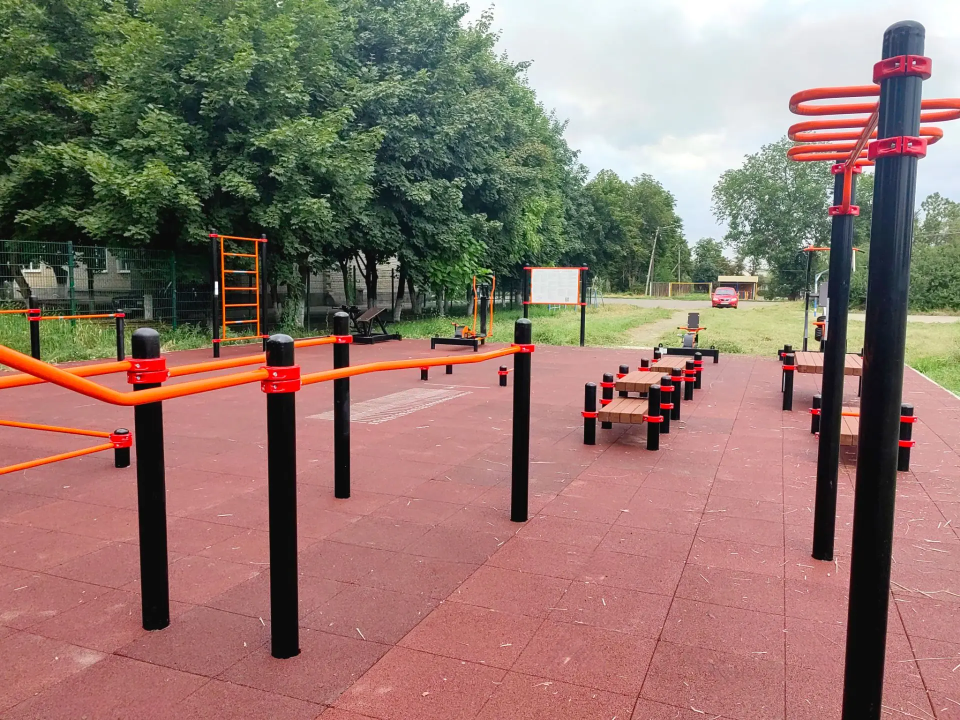 В станице Курской завершили установку новой многофункциональной спортплощадки специально для тех, кт