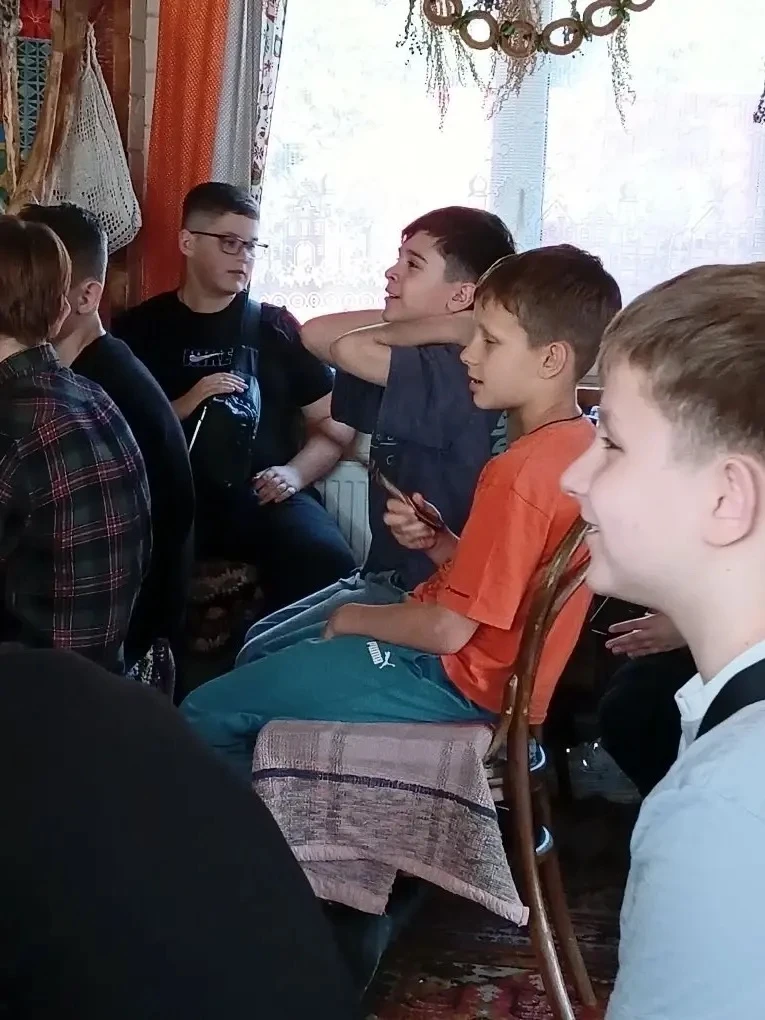 16 мая для наших ребят 5,6,7 и 9 классов выдался необычным днем. Вместо привычных школьных коридоров