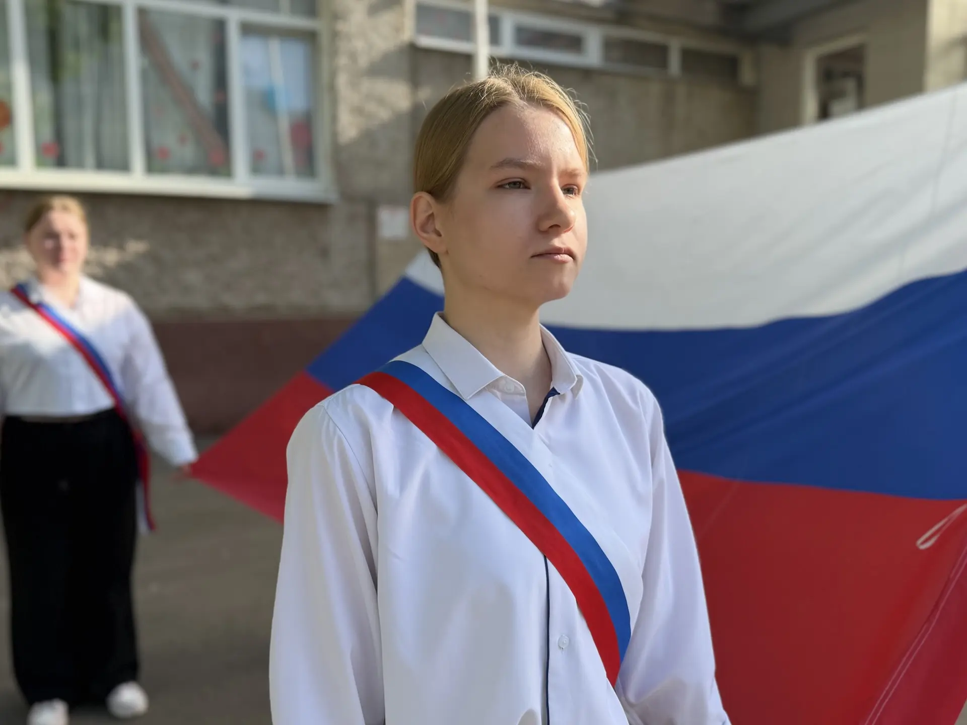 🇷🇺ТОРЖЕСТВЕННАЯ ЛИНЕЙКА🇷🇺  Учебная неделя традиционно начинается с выноса государственных флагов и и
