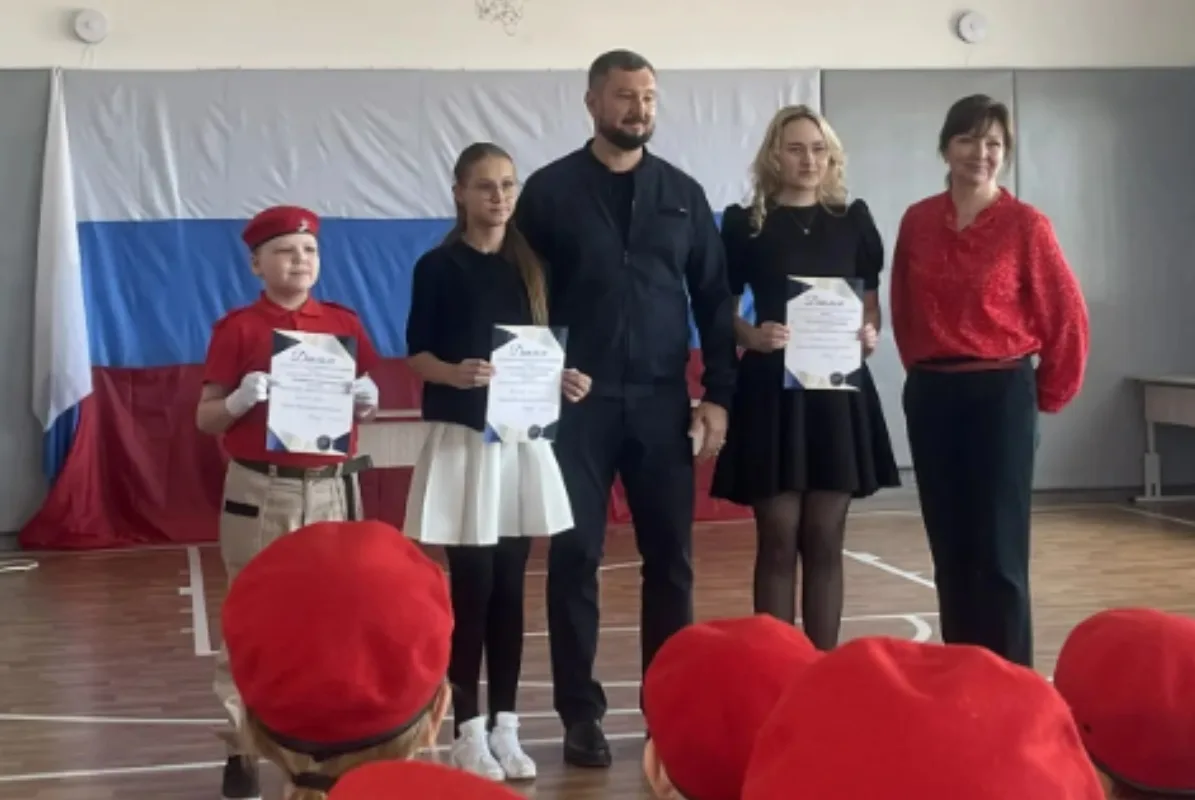 🌷Июнь так внезапно сменил май, что мы не успели рассказать про главную премию года!!

☝️Напомним, Э