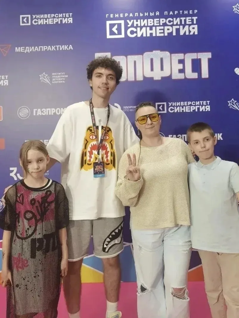 Семьи участников СВО посетили масштабный концерт «ТопФест» в Лужниках, где выступили известные блоге