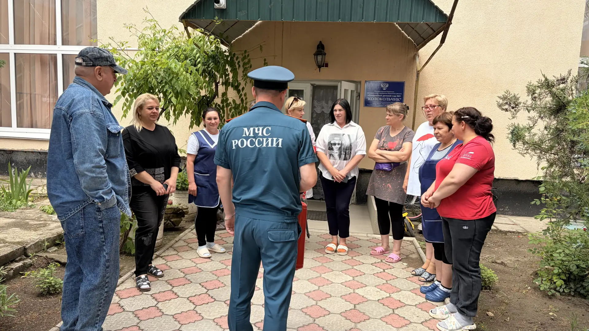 🧯Сегодня, в нашем детском саду сотрудник МЧС г.Скадовска провел практическое занятие п...