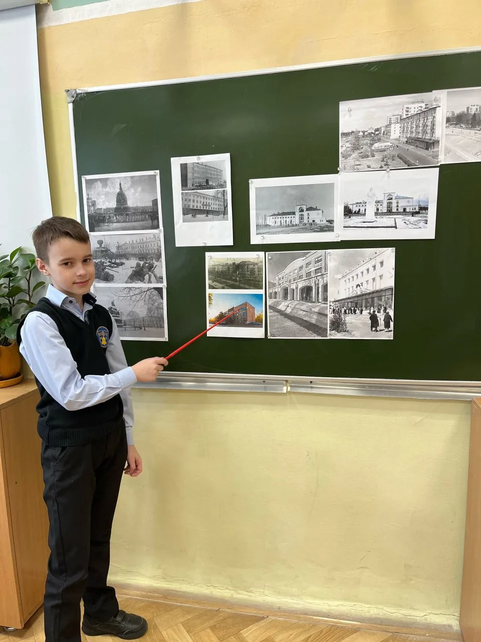 ⚡ Изучение архивных фотографий Великого Новгорода - интересная инициатива учеников 4 «А» класса! Реб
