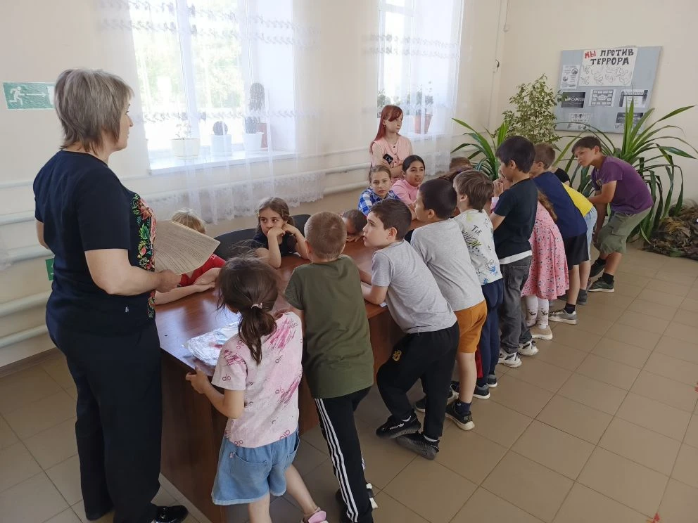 8 июня в ДК для ребят из пришкольного лагеря "Солнышко " провели  урок безопасности «Вн...