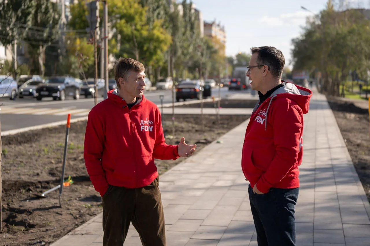 🌳 Алексей Ягудин с омскими хоккеистами высадили новую зеленую аллею