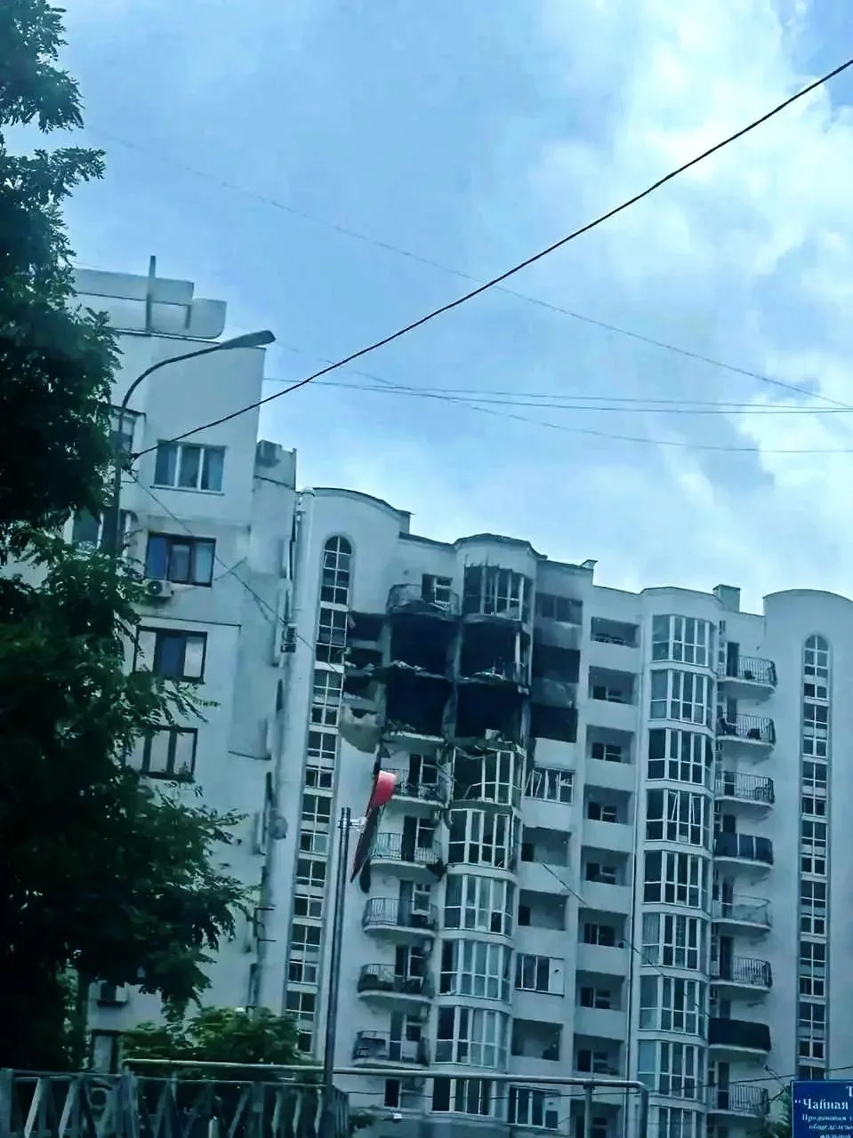 ❗В Ялте трое пострадавших при обстреле многоэтажного жилого дома со стороны Вооруженных сил Украины 