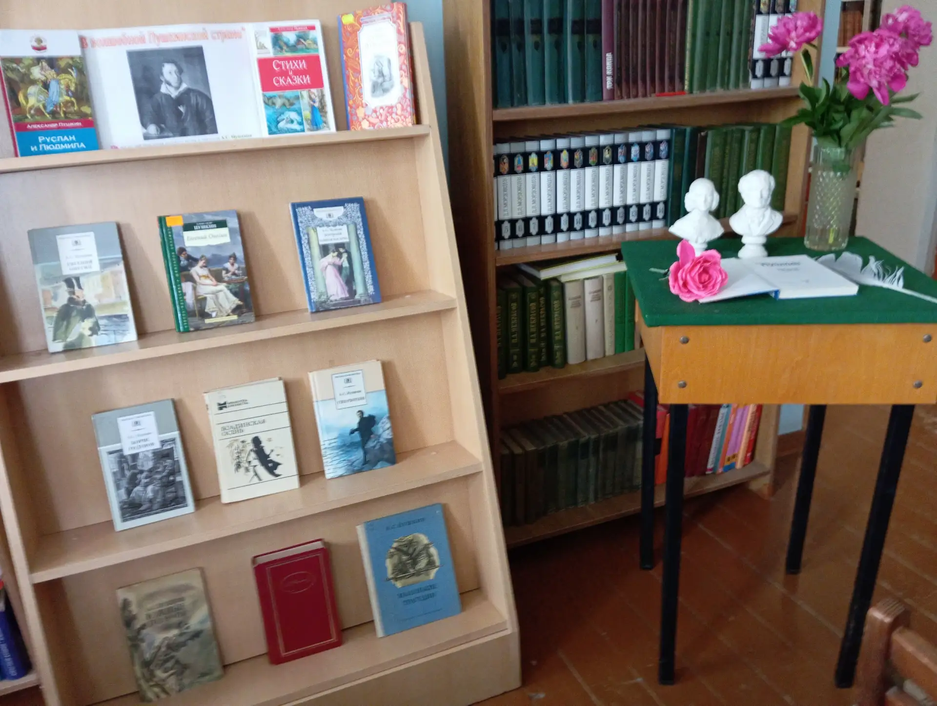 Лето. Ах, это чудесное время!📚

📚Мы играем, читаем, отдыхаем.

📚Недавно в Полотняно-Заводскую мод
