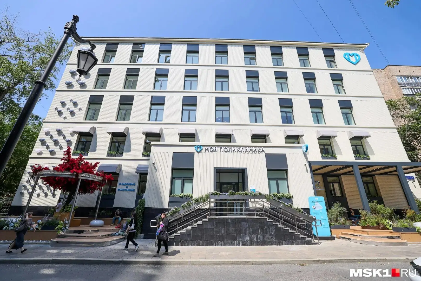 В поликлиниках Москвы после реконструкции появились не только кафе/буфеты, но и летние ...