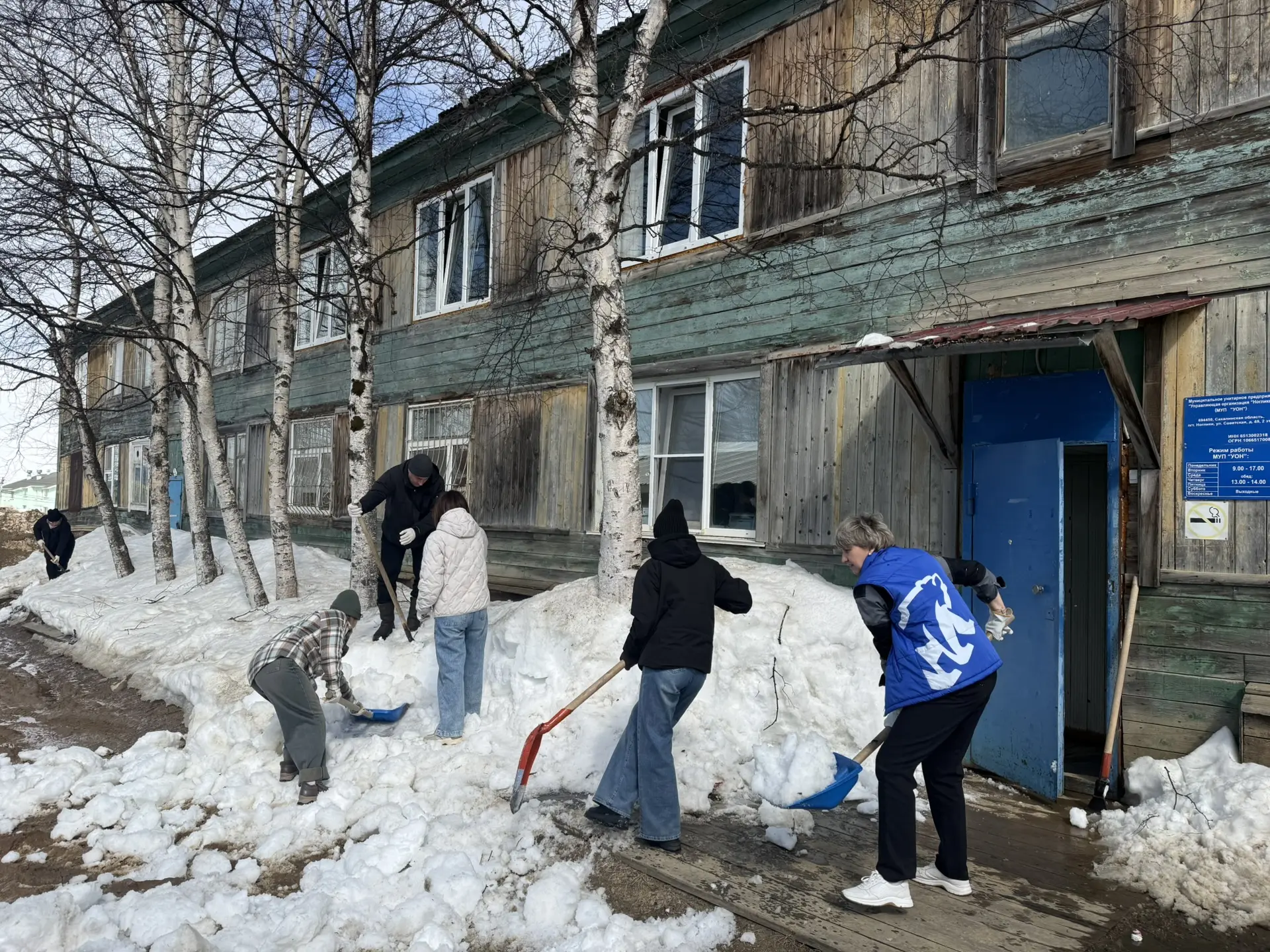 Первый субботник: старт дан ☀️   Коллектив МУП «УОН» уже вышел на весенний субботник. Снега выпало м