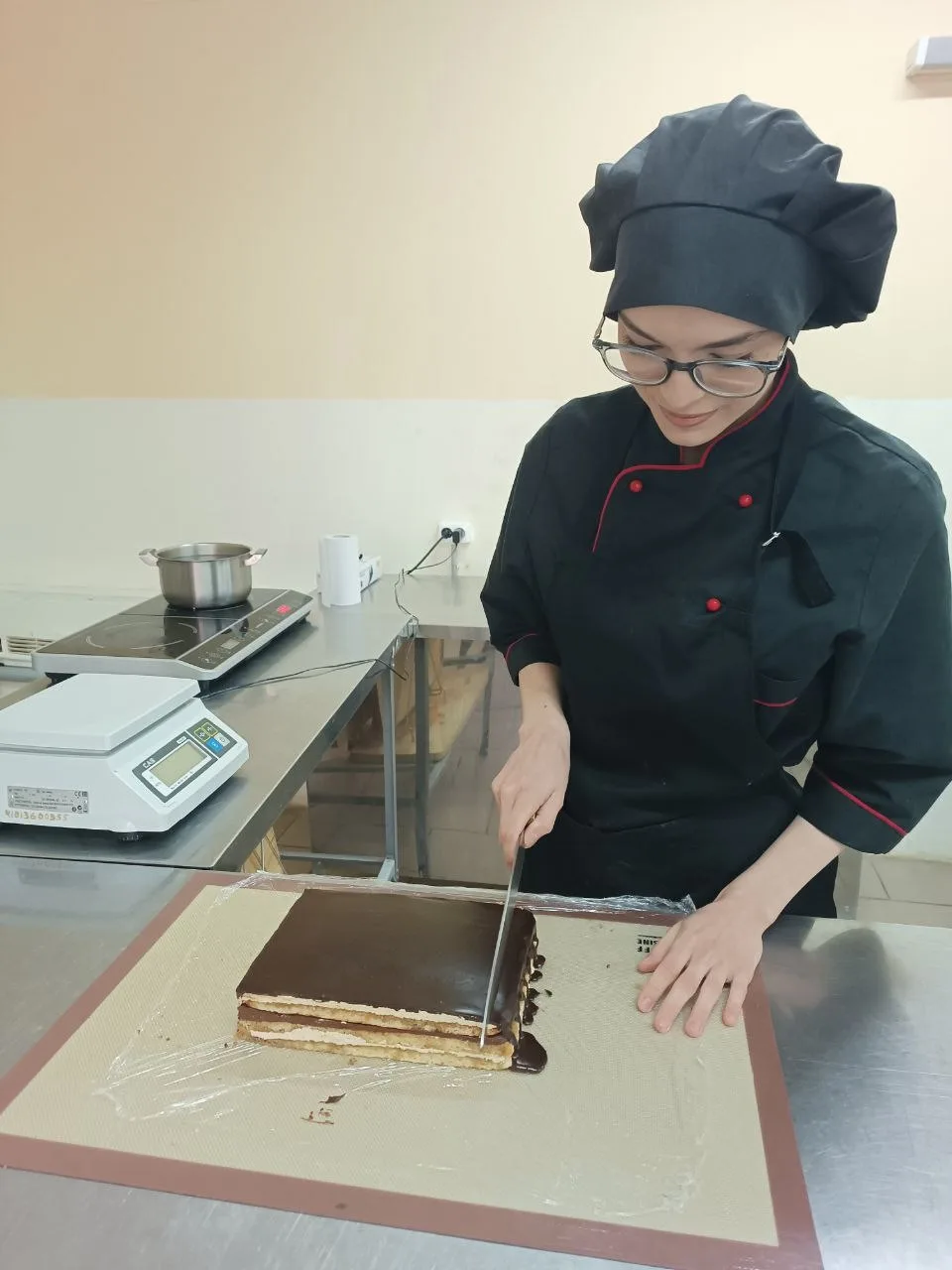 Готовимся к участию в чемпионатном движении «Профессионалы» 
 
👩‍🍳Представляем нашу участницу — Де