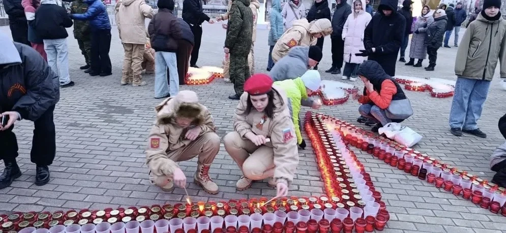 🕯️Юнармейцы школы приняли участие в акции «Свеча Памяти». Традиционная акция, где горожане почтили п