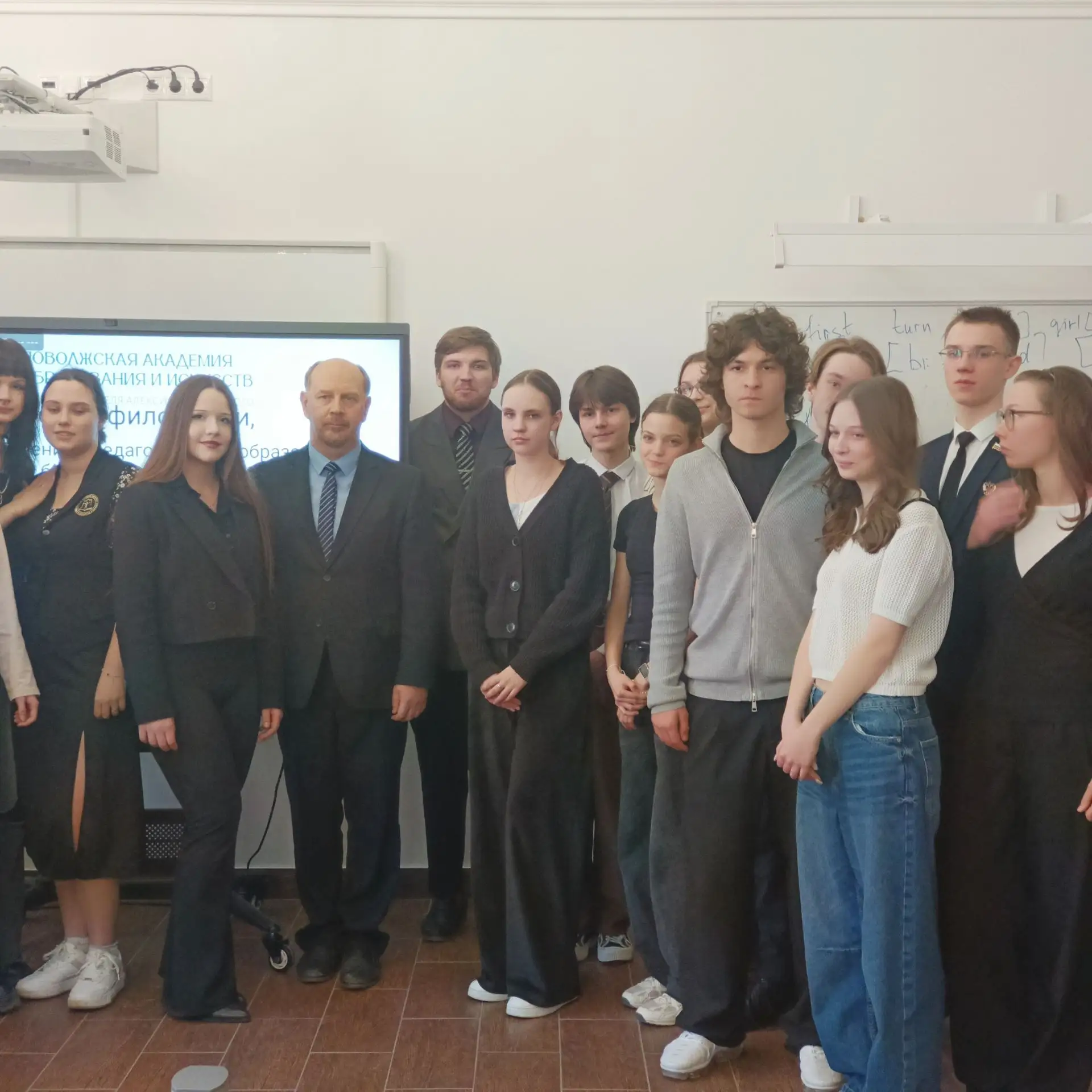 🏆 Мы — первые! Гордость школы! Команда наших старшеклассников (10–11 классы) приняла участие в истор