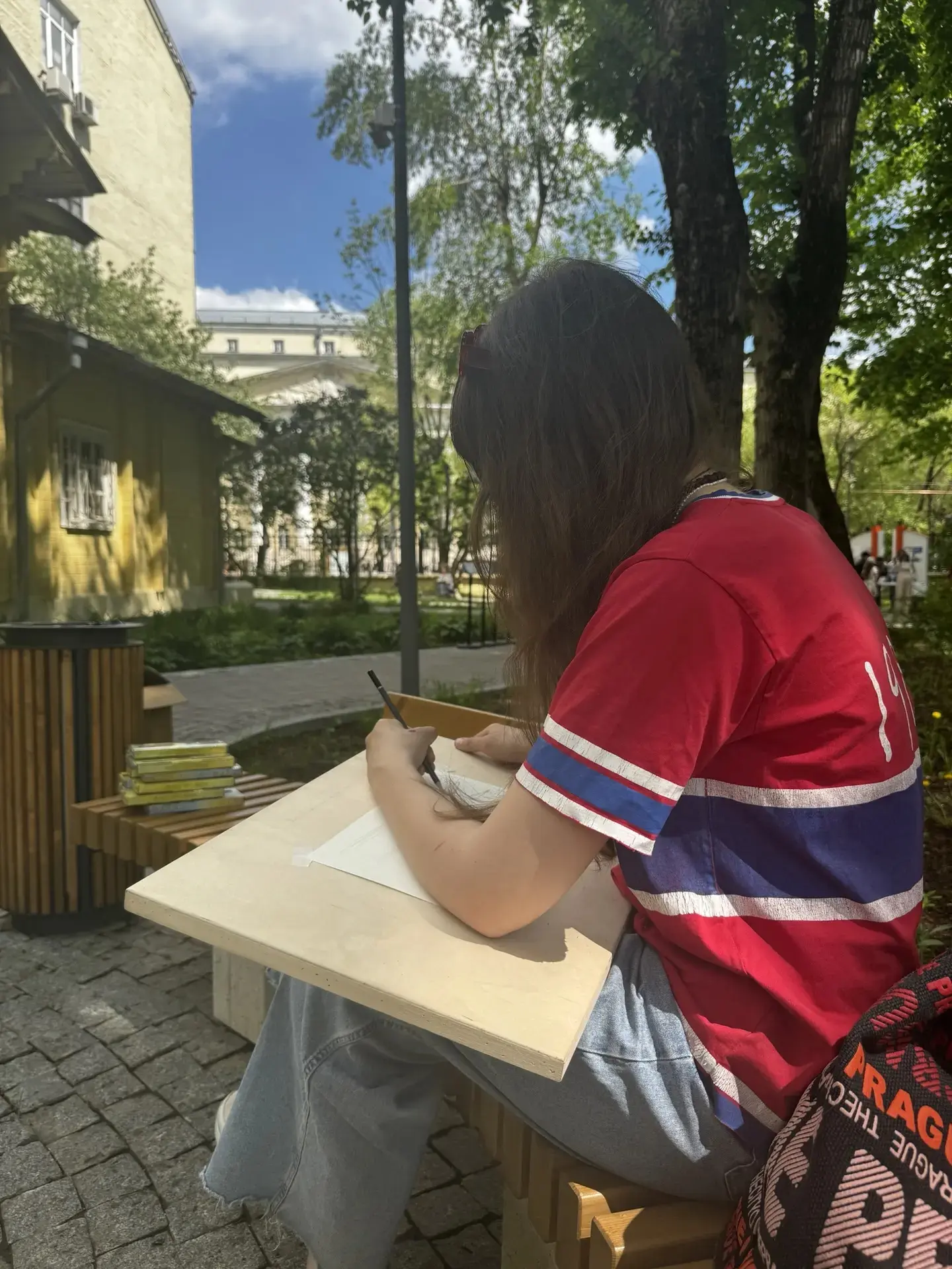 🎨 Кисти, скетчбуки, городские пейзажи и настоящее творческое вдохновение — именно так прошёл Большой