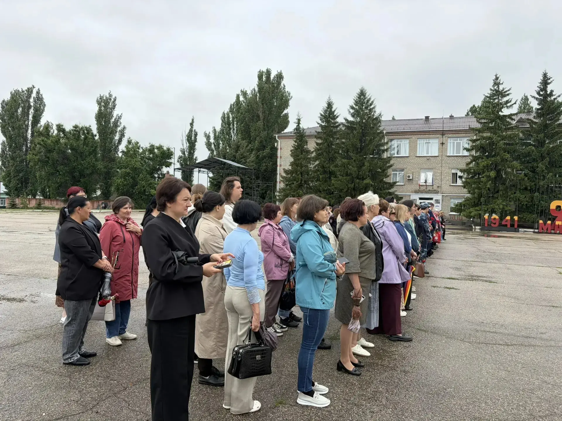 🕯 День Памяти и Скорби

Сегодня, 22 июня, в День памяти и скорби, педагогический коллектив нашей шк