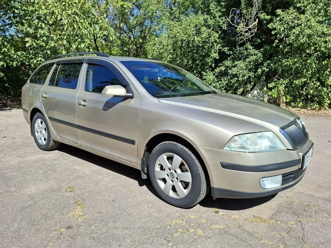 Продам, живой универсал. 2005г