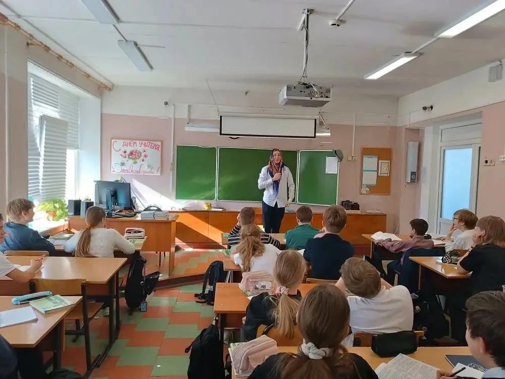 ✨ Увлекательное представление для шестиклассников!  Ученик 9 «А» класса Дмитрий Шутов показал моносп