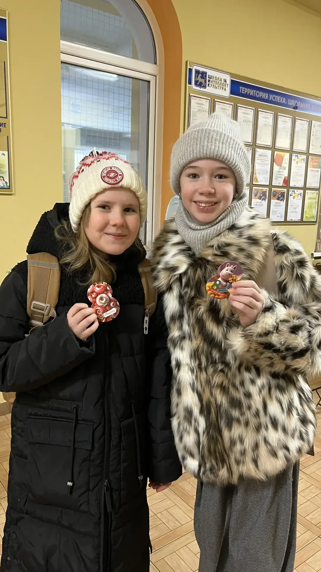 Весна в школе 🌷  Сегодня с самого утра наша школа окунулась в необычайно эмоциональную атмосферу нас
