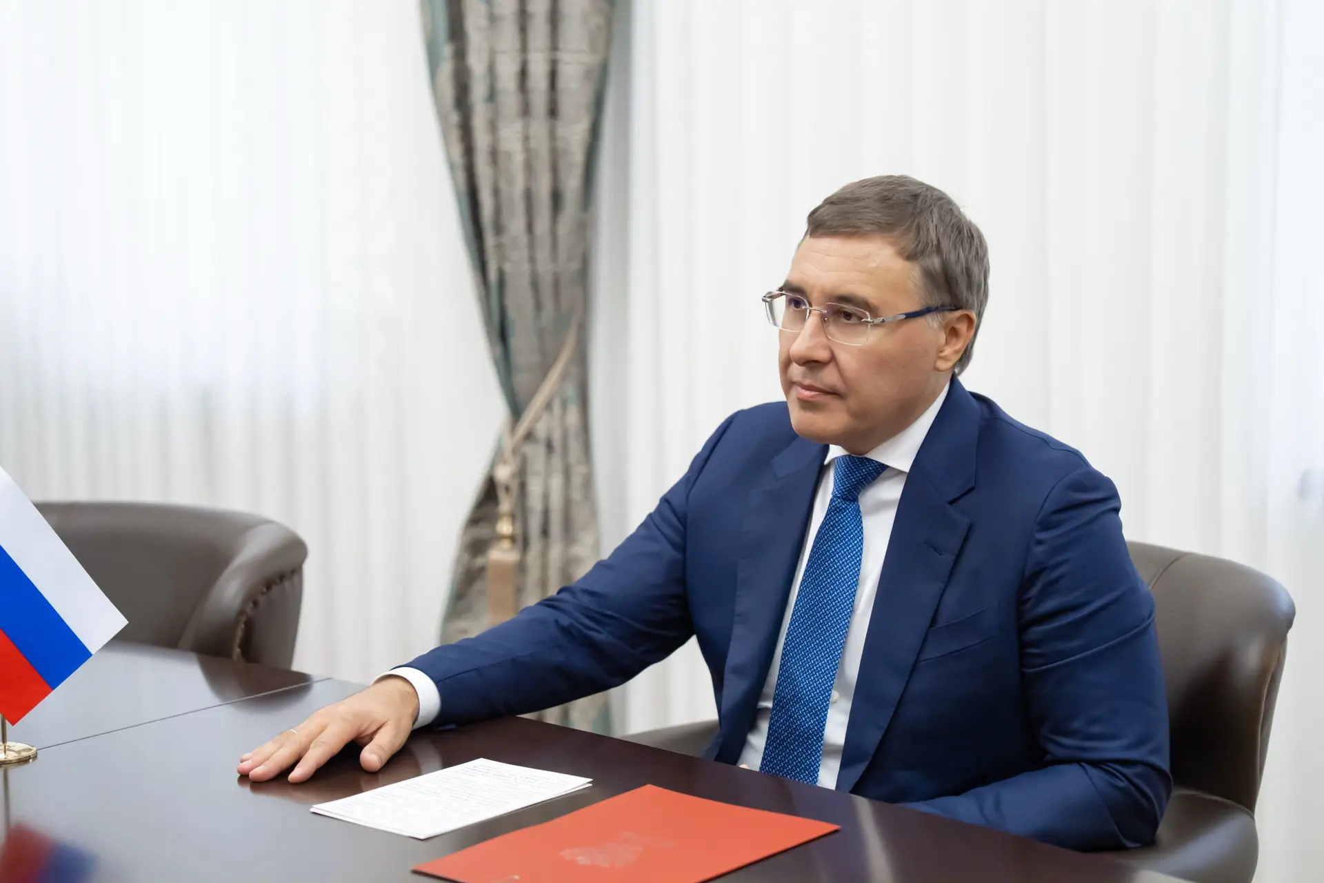 Глава Минобрнауки России Валерий Фальков и исполняющий обязанности президента Республик...