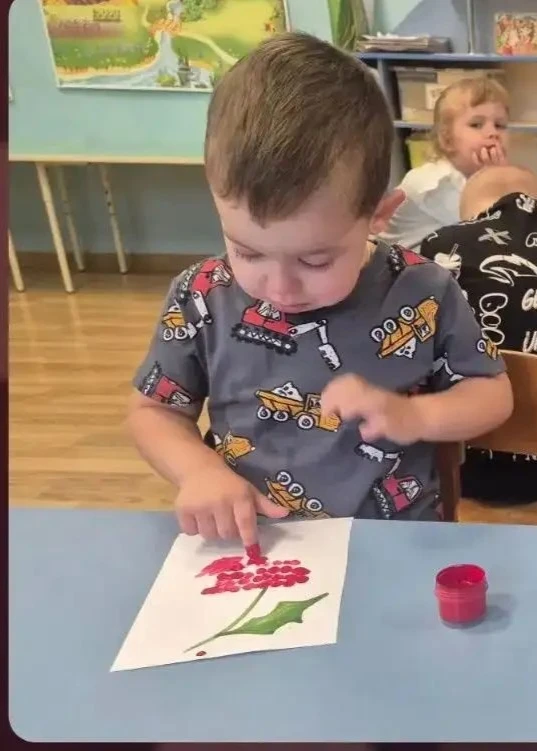 Оглянуться не успели, как наступил октябрь, а в детском саду уже вовсю кипит подготовка...